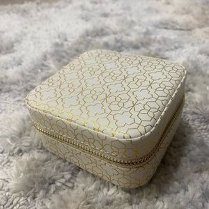 Kendra Scott travel case